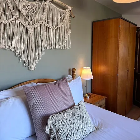 Guest * Malahide