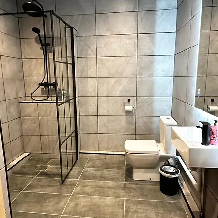 Guest 게스트하우스 *